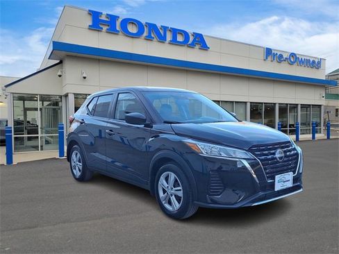 Used 2025 Nissan Kicks Play S image 3