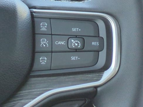 Used 2024 Jeep Wagoneer L Series II image 25