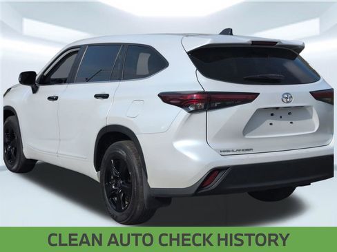 Used 2023 Toyota Highlander L FWD image 2