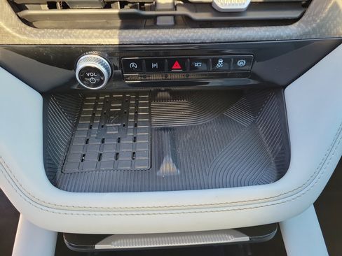 Used 2025 Ford Explorer Platinum w/ Ultimate Package image 11