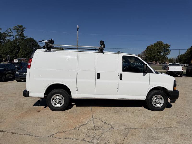 Used 2022 Chevrolet Express 3500 w/ Driver Convenience Package RWD image 6