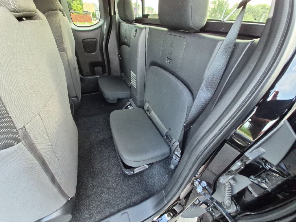 Used 2025 Nissan Frontier SV RWD image 22
