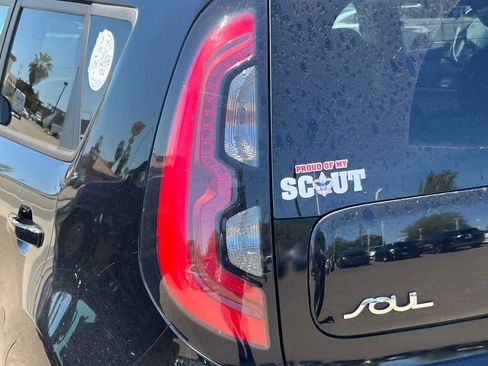 Used 2017 Kia Soul EV FWD image 20