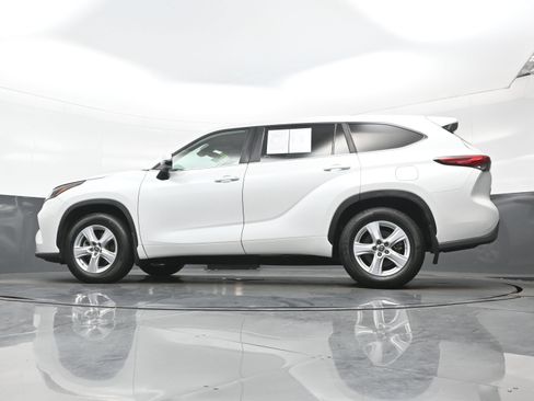 Used 2023 Toyota Highlander L AWD/4WD image 27