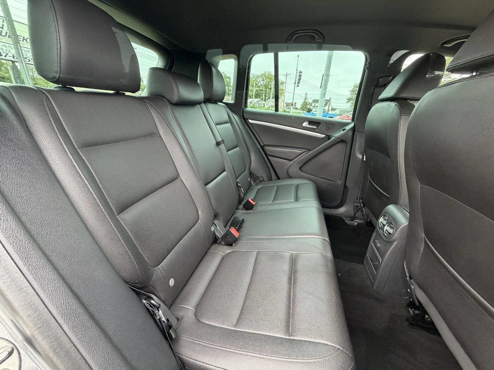 Used 2016 Volkswagen Tiguan R-Line FWD image 16