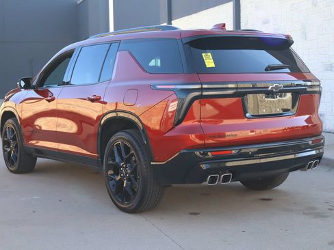 Used 2024 Chevrolet Traverse RS FWD image 3