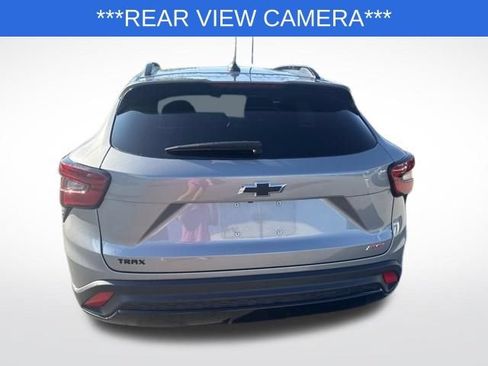 Used 2025 Chevrolet Trax RS w/ Sunroof Package FWD image 4