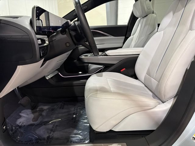 Used 2024 Cadillac Lyriq Luxury RWD image 12