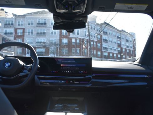 Used 2025 BMW 530i RWD image 32