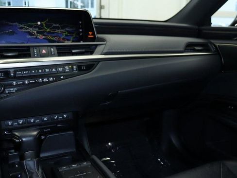 Used 2020 Lexus ES 300h w/ Accessory Package image 22