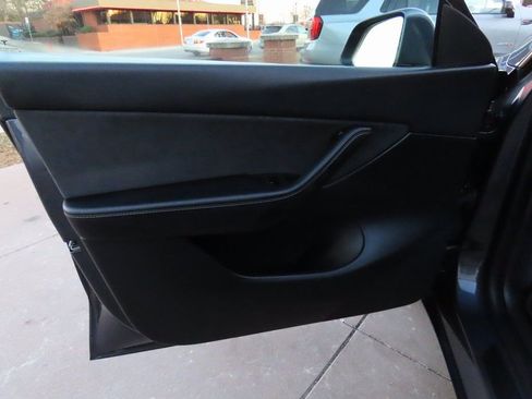 Used 2022 Tesla Model Y Long Range image 22