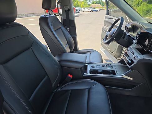 Used 2024 Ford Explorer XLT w/ Equipment Group 202A AWD/4WD image 11