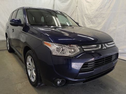 Used 2014 Mitsubishi Outlander GT AWD/4WD image 13