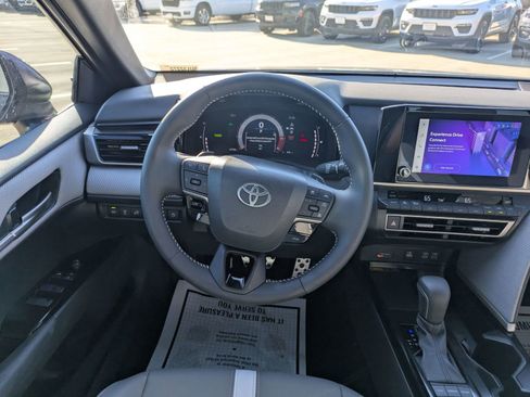 Used 2025 Toyota Camry SE image 19