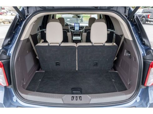 Used 2020 Ford Explorer Platinum w/ Premium Technology Package image 16