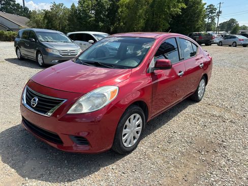 Used 2014 Nissan Versa SV FWD image 8
