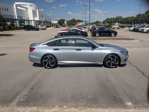Used 2022 Honda Accord Sport image 2