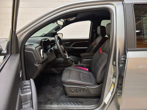 Used 2024 Chevrolet Colorado Z71 w/ Z71 Convenience Package 2 image 14