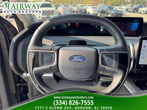 Used 2025 Ford Expedition Platinum image 19
