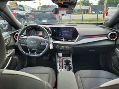 Used 2024 Chevrolet Trax RS w/ Sunroof Package FWD image 12