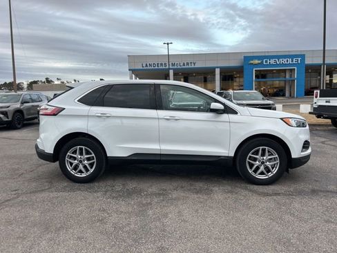 Used 2023 Ford Edge SEL image 2