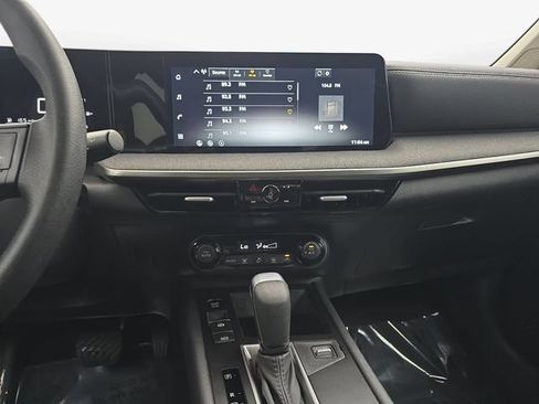 Used 2026 Nissan Kicks SV FWD image 20