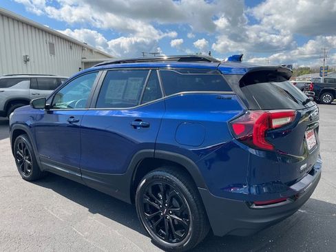 Used 2022 GMC Terrain SLE w/ Driver Convenience Package image 5