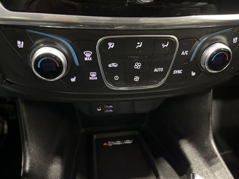 Used 2022 Chevrolet Traverse High Country image 35