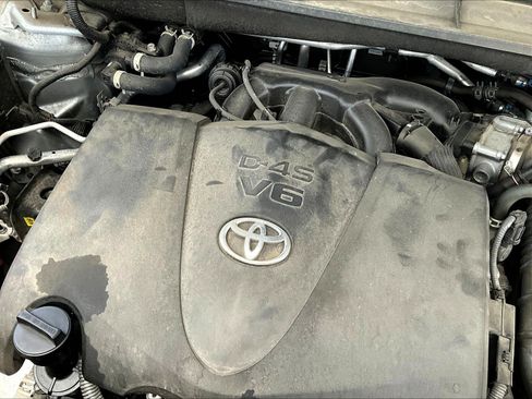 Used 2022 Toyota Highlander XSE AWD/4WD image 32