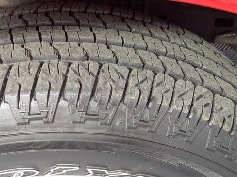 Used 2021 RAM 1500 Classic SLT image 9