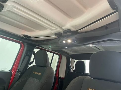 Used 2025 Jeep Gladiator Mojave image 5