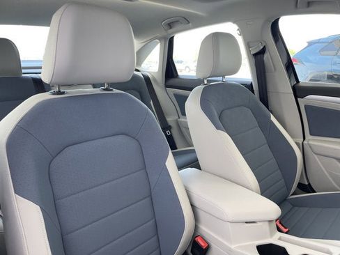 New 2025 Volkswagen Jetta SE image 33