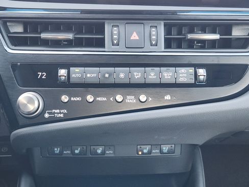 Used 2025 Lexus ES 300h w/ Premium Package image 23