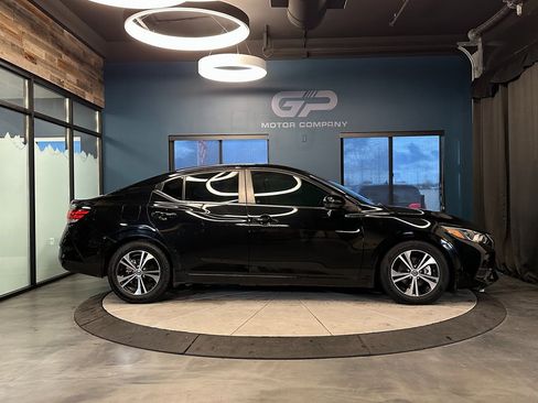 Used 2020 Nissan Sentra SV image 2