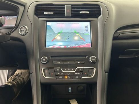 Used 2018 Ford Fusion SE w/ Equipment Group 601A image 23