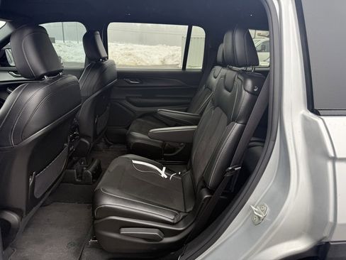 Used 2024 Jeep Grand Cherokee L Altitude image 10