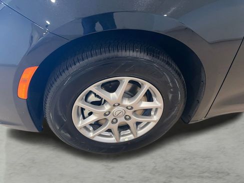 Used 2026 Chrysler Pacifica Select FWD image 8