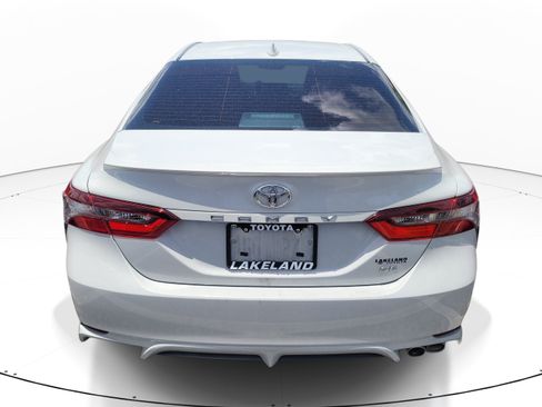 Used 2024 Toyota Camry SE w/ Cold Weather Package FWD image 6