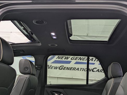 Used 2023 Chevrolet Traverse Premier w/ Redline Edition image 5