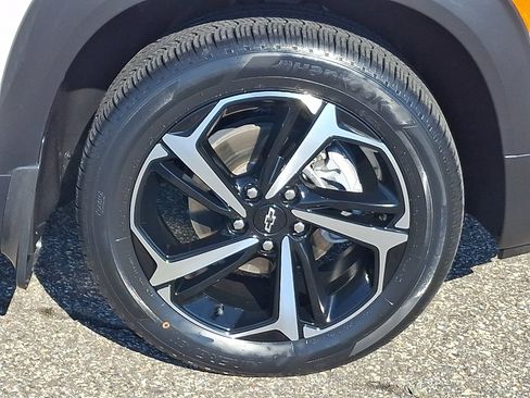 Used 2023 Chevrolet TrailBlazer RS w/ Sun and Liftgate Package AWD/4WD image 8
