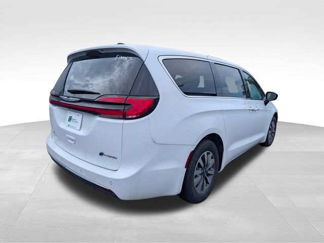 Used 2024 Chrysler Pacifica Limited FWD image 7