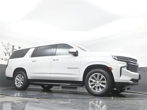 Used 2023 Chevrolet Suburban Premier image 2
