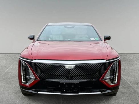 Used 2026 Cadillac Lyriq Luxury w/ LPO, Floor Liner Package AWD/4WD image 7