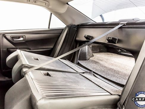 Used 2017 Toyota Camry LE image 36