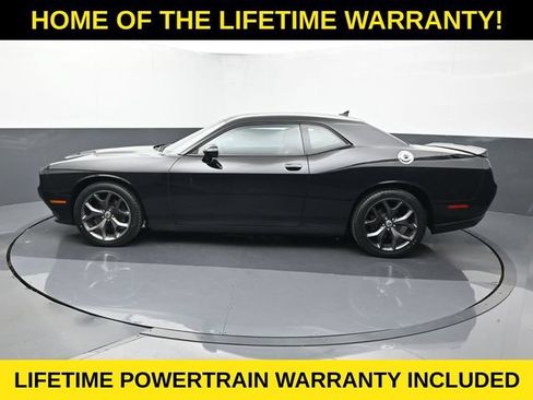 Used 2018 Dodge Challenger SXT Plus RWD image 4