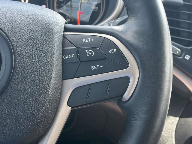 Used 2016 Jeep Cherokee Latitude w/ Cold Weather Group AWD/4WD image 27