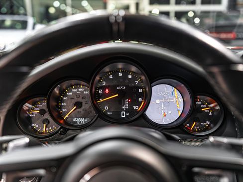 Used 2018 Porsche 911 GT3 RWD image 9