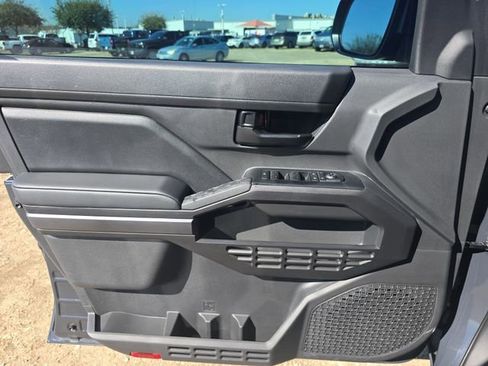 Used 2025 Toyota Tacoma SR5 AWD/4WD image 26