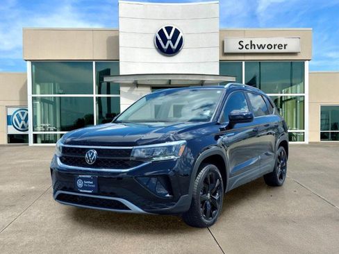 Certified 2023 Volkswagen Taos SE w/ Panoramic Sunroof Package FWD image 2