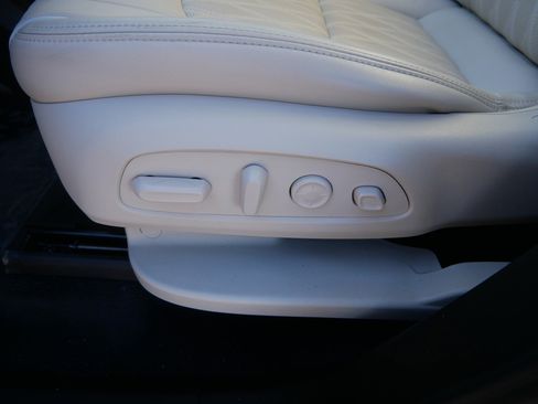 Used 2023 Buick Enclave Avenir w/ Avenir Technology Package image 27